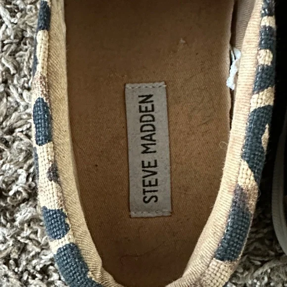 Steve Madden Leopard Print Kids Sneakers - Picture 3 of 4